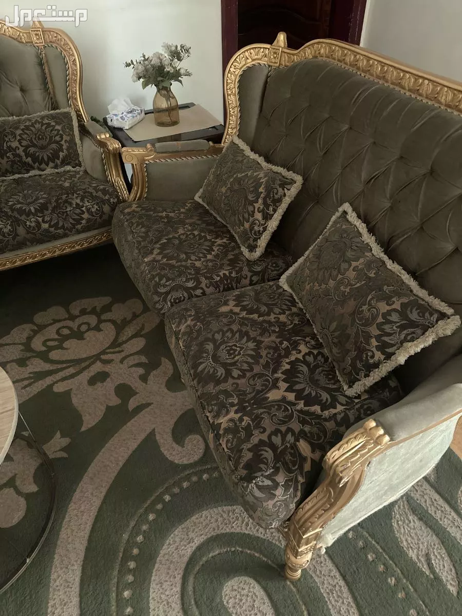 كنب يسع ثمان اشخاص للبيع في الدمام بسعر 2500 ريال سعودي