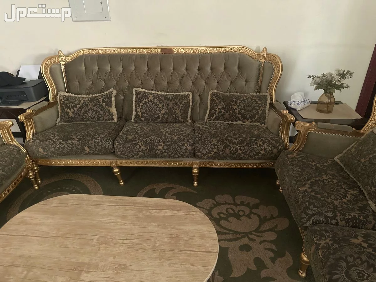 كنب يسع ثمان اشخاص للبيع في الدمام بسعر 2500 ريال سعودي