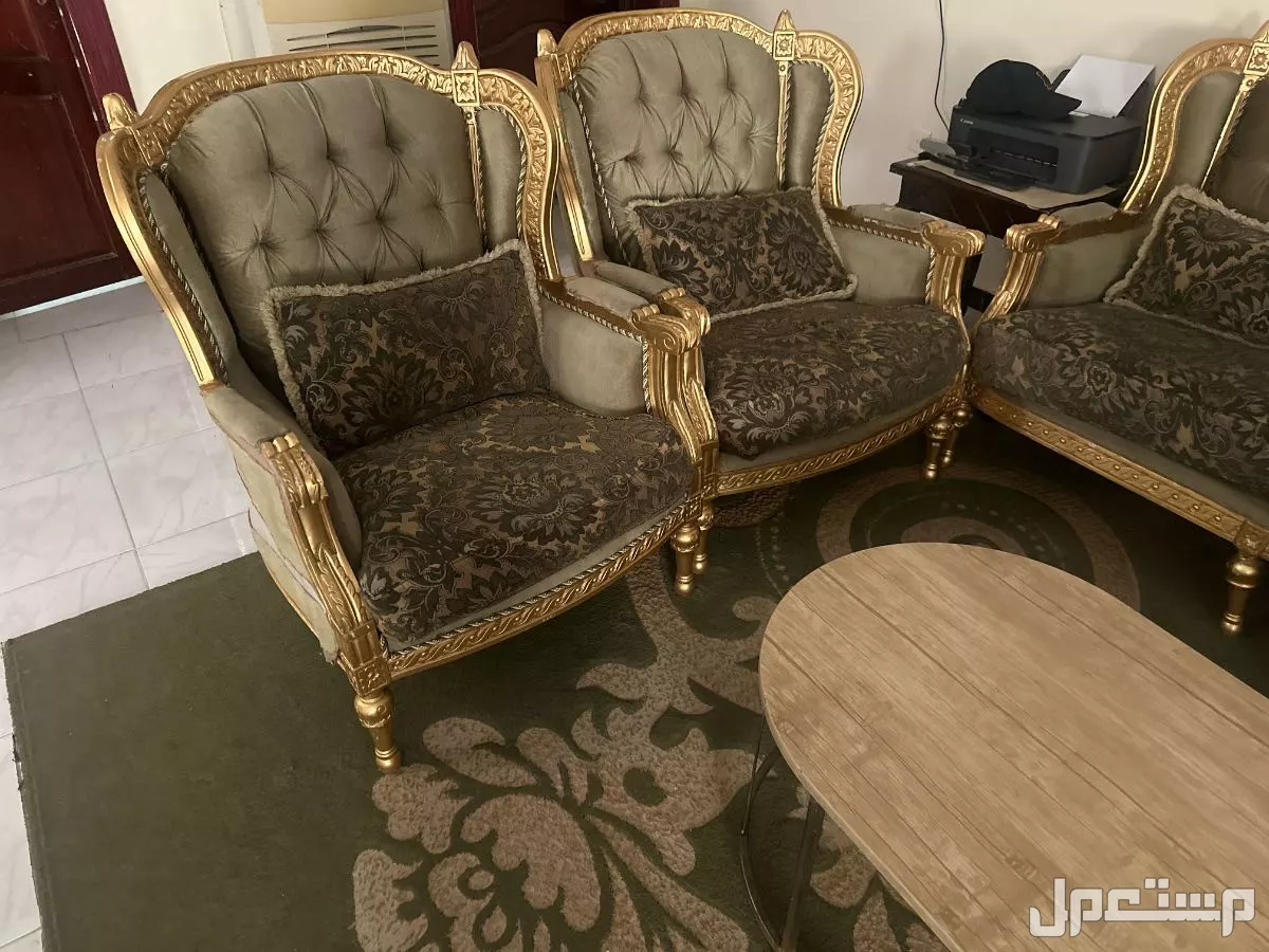 كنب يسع ثمان اشخاص للبيع في الدمام بسعر 2500 ريال سعودي