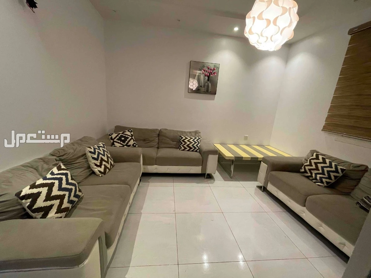 كنب من هوم سنتر للبيع  في جدة بسعر 3500 ريال سعودي