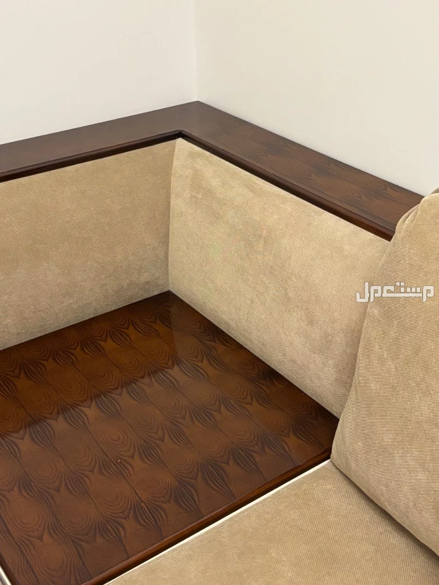 كنب في ينبع يتسع ل 15 شخص سعره 3500 قابل للتفاوض