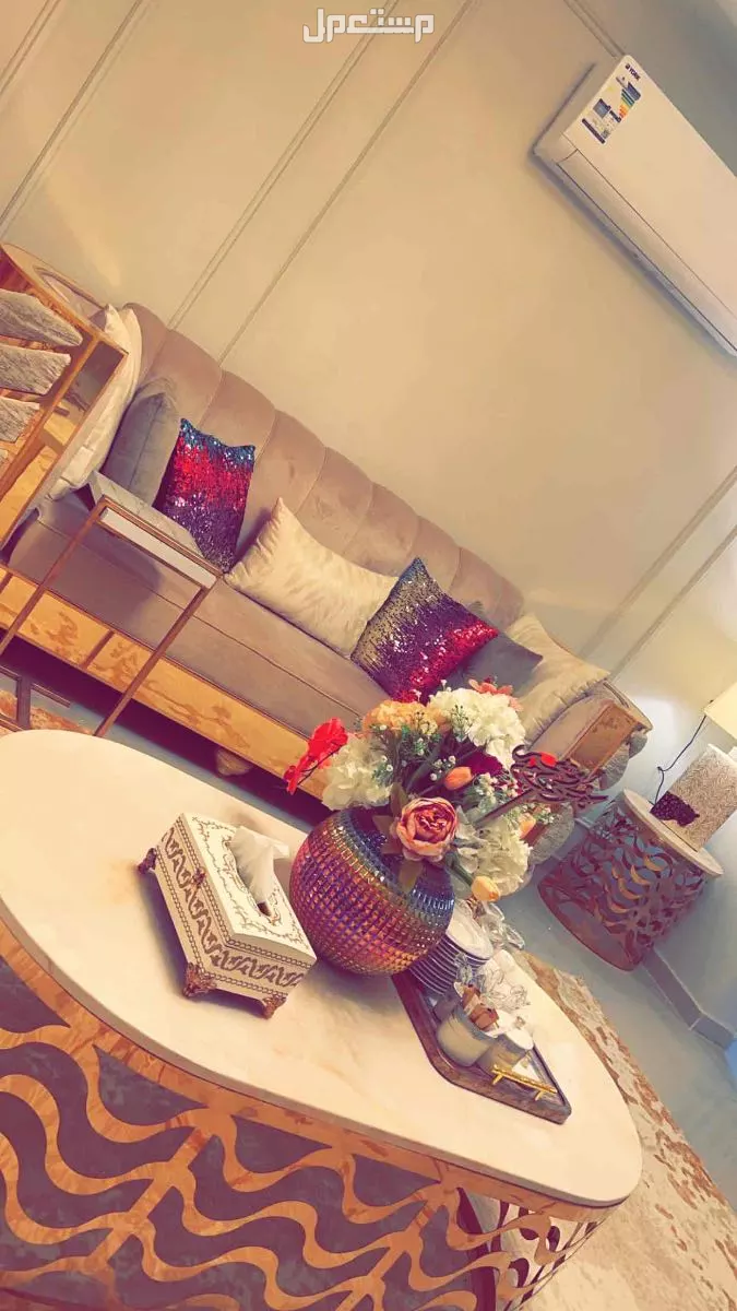 اثاث مجلس نساء للبيع كامل مع طاولة طعام وكراسي ل 10 اشخاص