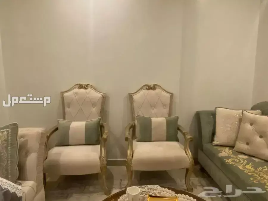 كنب تركي للبيع مع الطاولات 2000 ريال