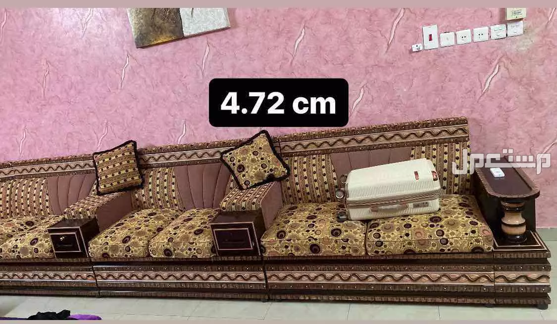 كنب مجاس جديد وبحاله ممتازه في المزاحمية بسعر 600 ريال سعودي