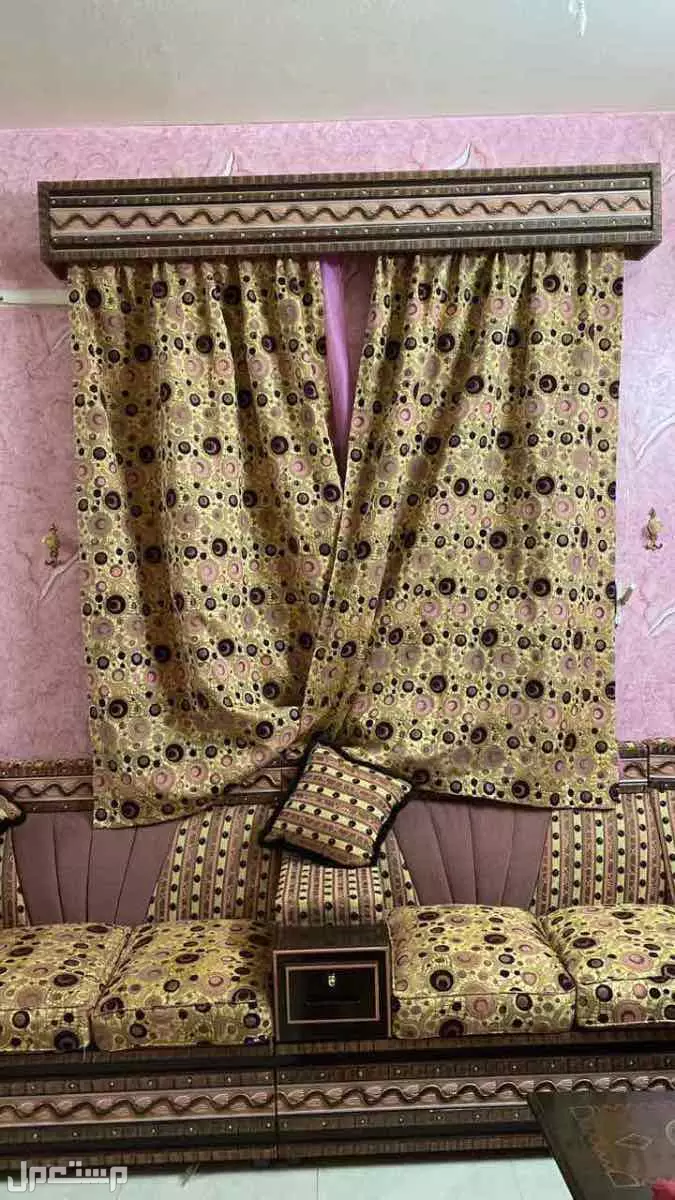 كنب مجاس جديد وبحاله ممتازه في المزاحمية بسعر 600 ريال سعودي