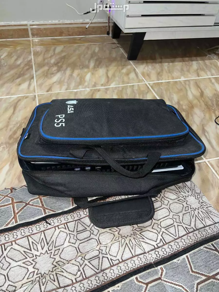 سوني 5 يد سوني 5 وجميع الملحقات موجوده ونضيف لايشكو من شي شنطة سوني 5