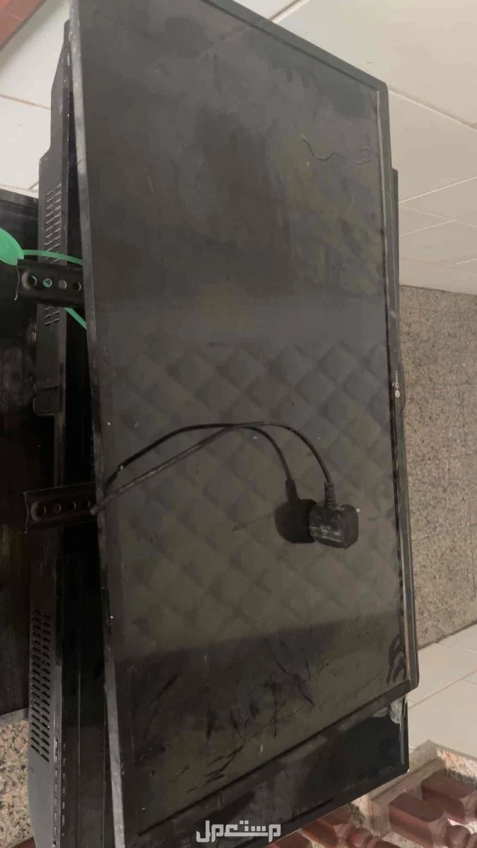 شاشه تلفزيون نظيف شغال في جدة الوزيريه  في جدة بسعر 200 ريال سعودي
