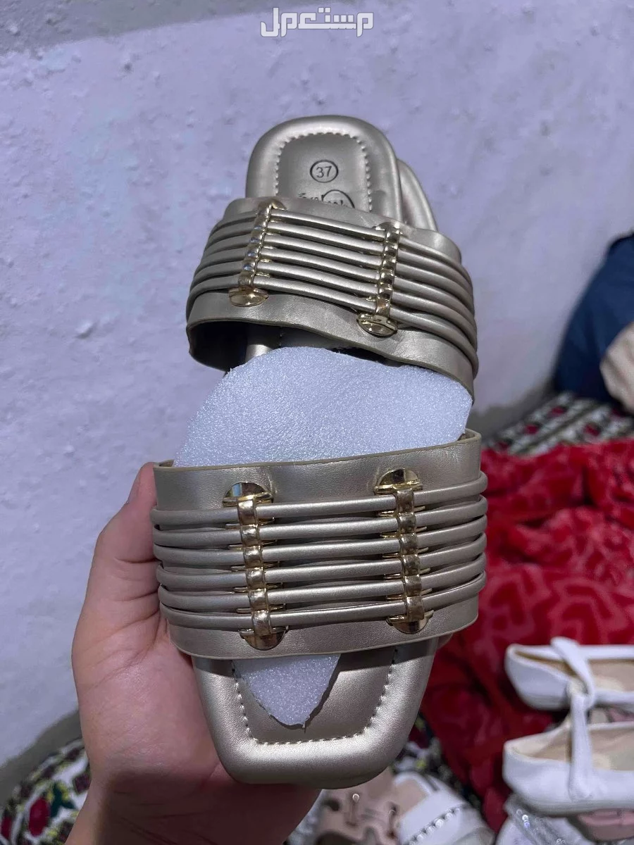 احذيه نساي وشوزات جديده للبيع مستعجل الكميه كامل 130 حبه سعر الحبه10﷼