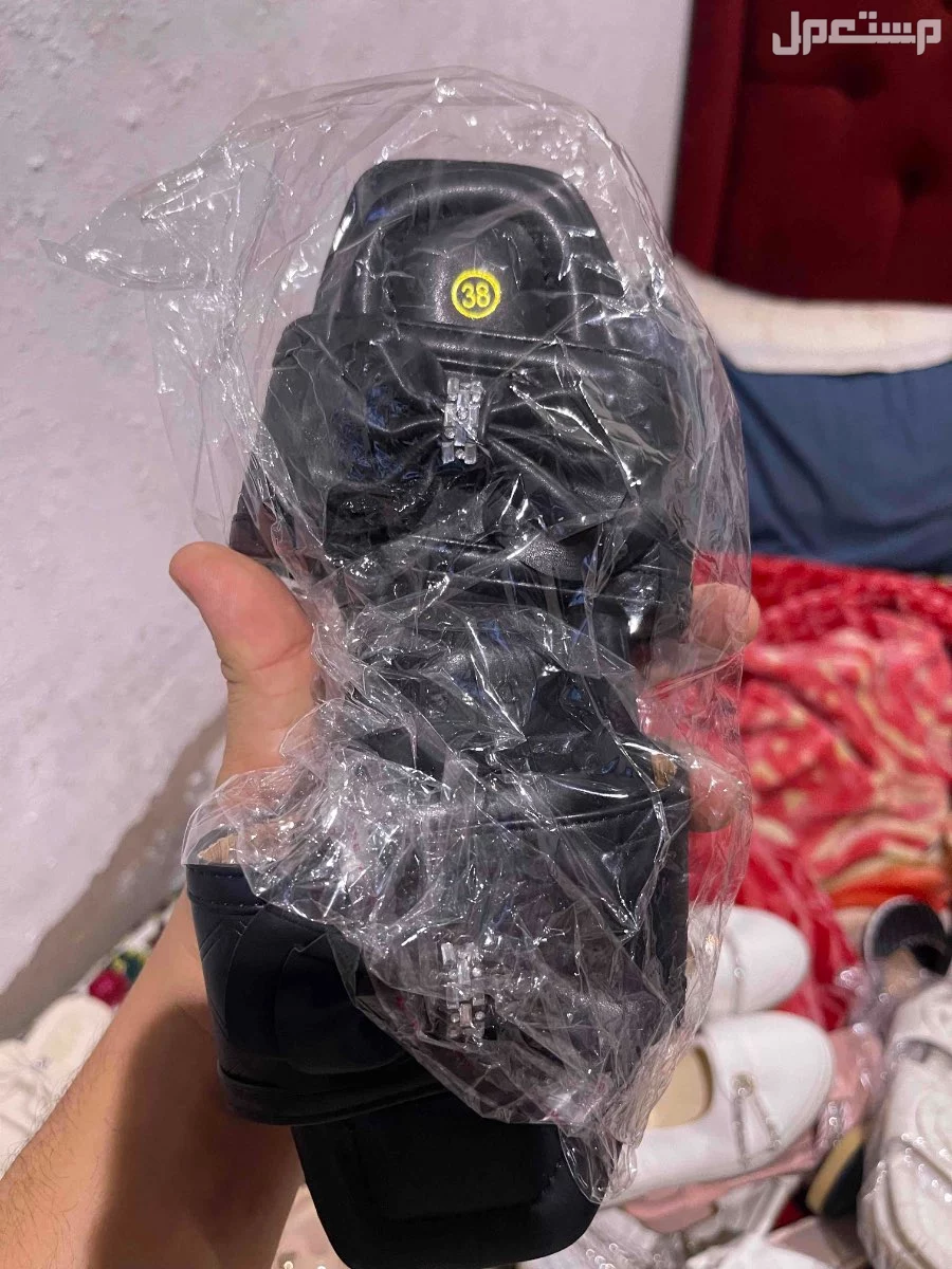 احذيه نساي وشوزات جديده للبيع مستعجل الكميه كامل 130 حبه سعر الحبه10﷼
