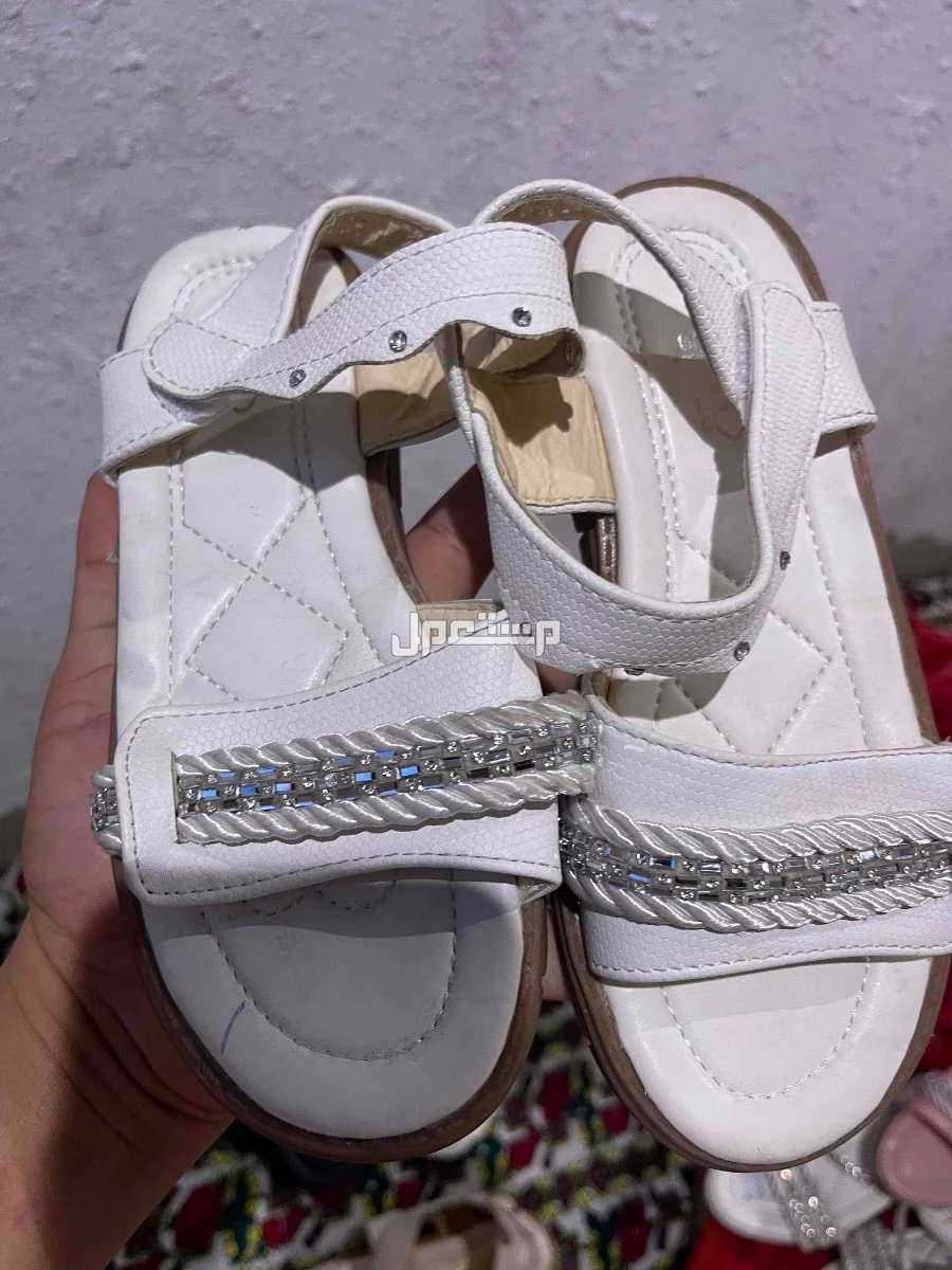 احذيه نساي وشوزات جديده للبيع مستعجل الكميه كامل 130 حبه سعر الحبه10﷼