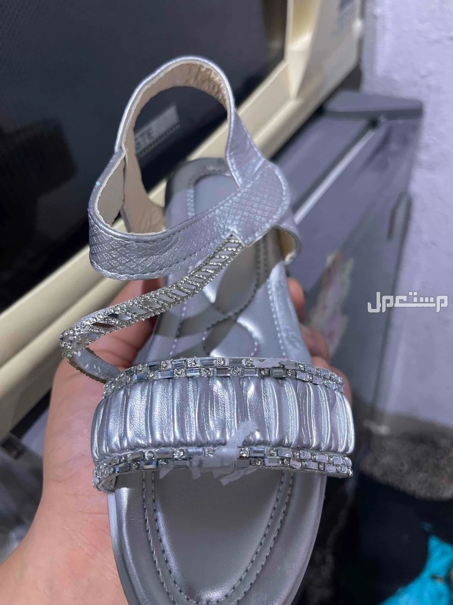 احذيه نساي وشوزات جديده للبيع مستعجل الكميه كامل 130 حبه سعر الحبه10﷼