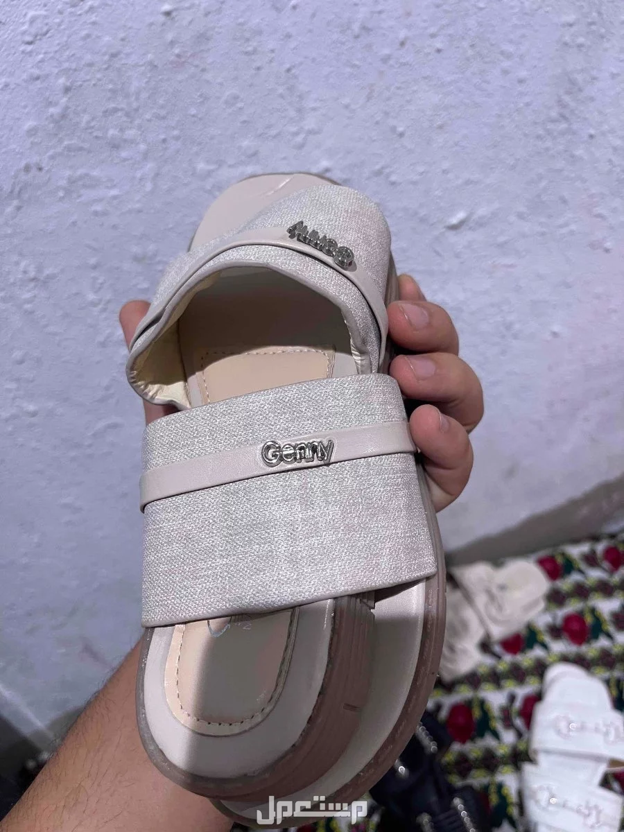 احذيه نساي وشوزات جديده للبيع مستعجل الكميه كامل 130 حبه سعر الحبه10﷼