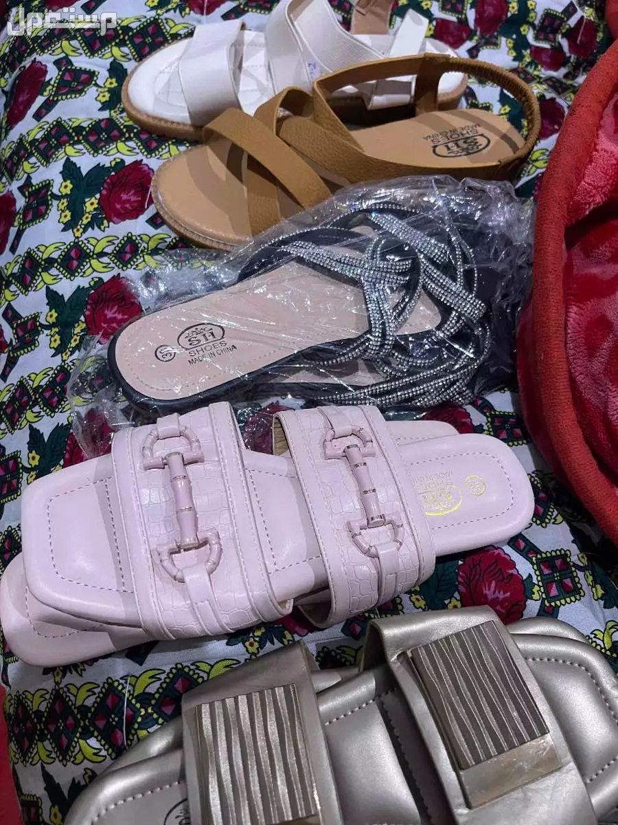 احذيه نساي وشوزات جديده للبيع مستعجل الكميه كامل 130 حبه سعر الحبه10﷼