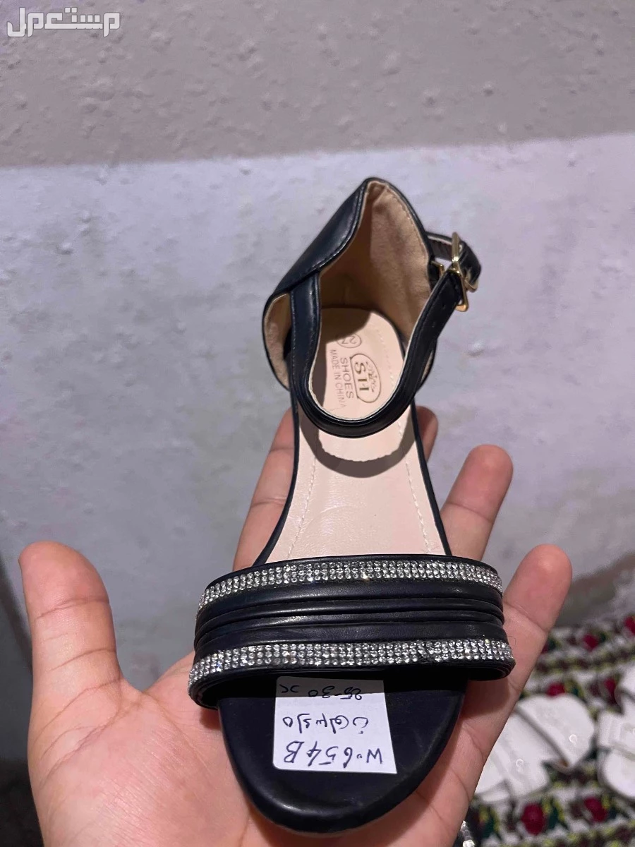 احذيه نساي وشوزات جديده للبيع مستعجل الكميه كامل 130 حبه سعر الحبه10﷼