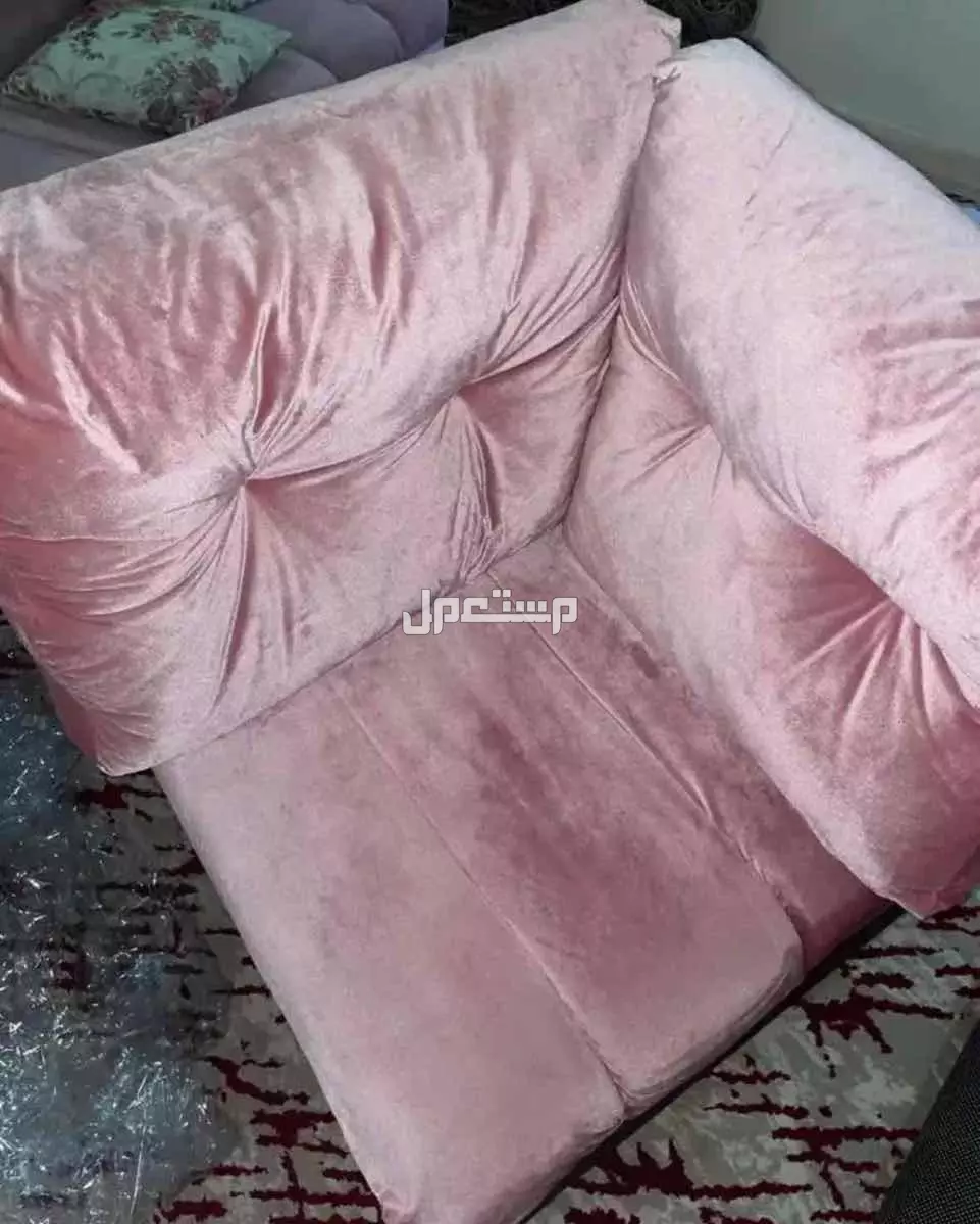 كنب وردي مخملي نظيف وكويس في مكة المكرمة بسعر 350