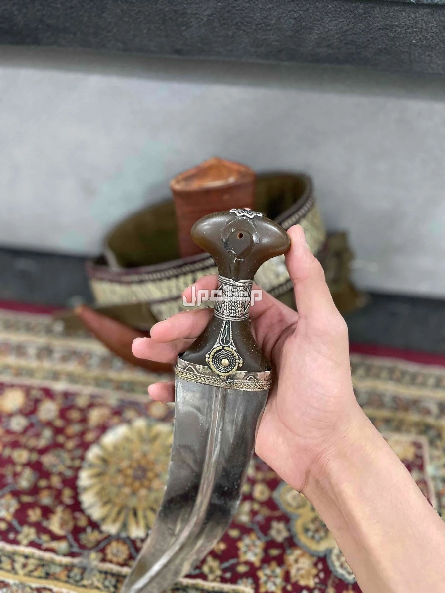 للبيع جنبيتين للبيع حك زراف وقرن  في نجران بسعر 700 ريال سعودي