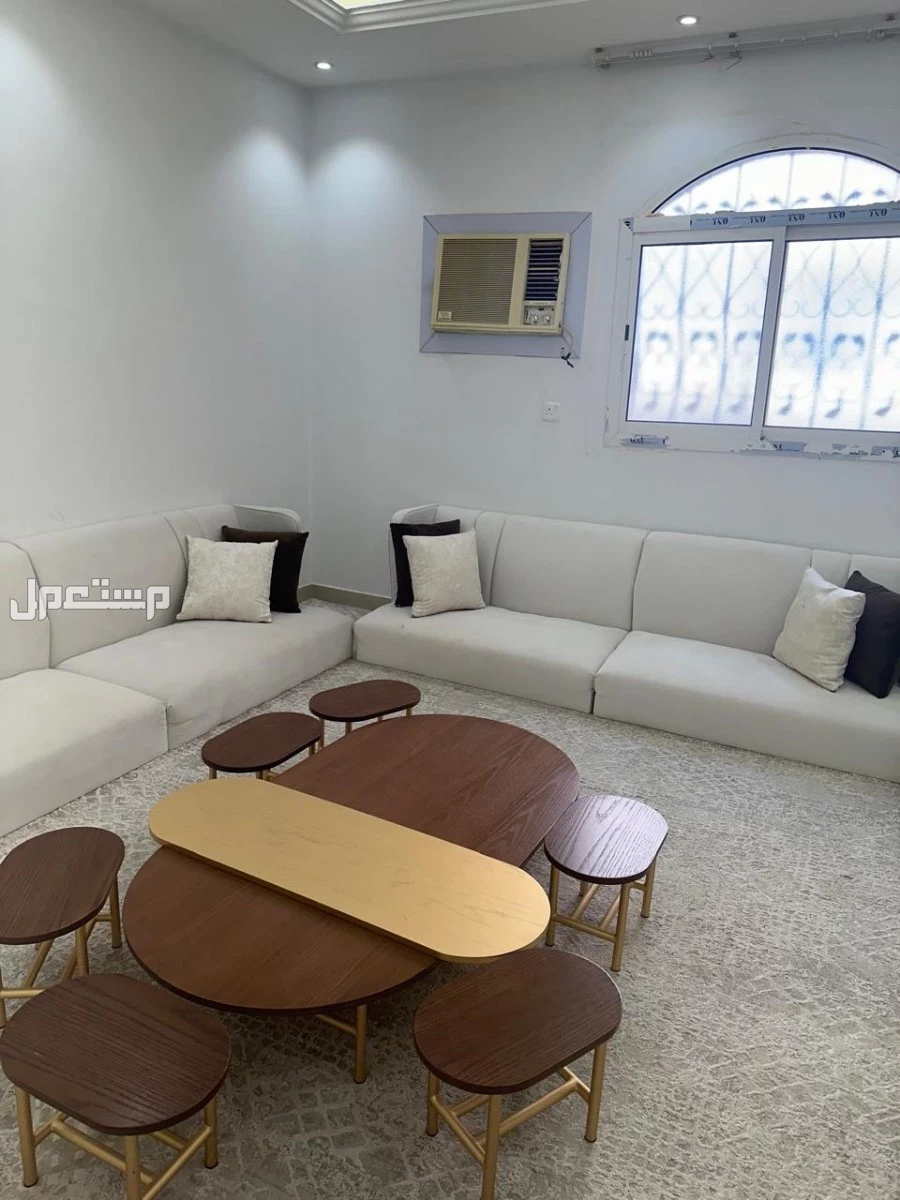 للبيع كنب مجلس نظيف جداً نادراً نستخدمه