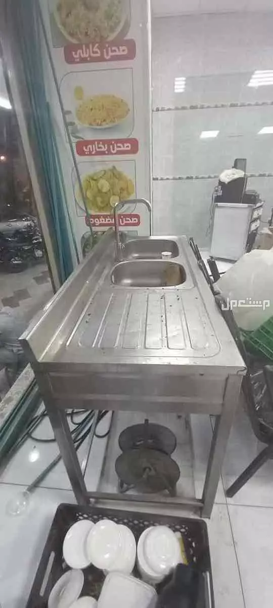 للبيع مشتقات محل مكون من فرن بيتزا وسخان و تلاجه وجميع المستحقات  للتواصل فون او واتس البضعافه موجوده فيه المخزن للتواصل فون او واتس فقط
