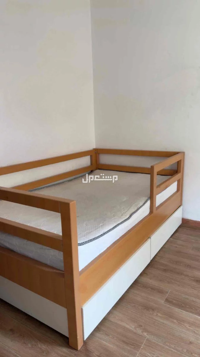 سرير نظيف وخالي من العيوب  في الرياض بسعر 400 ريال سعودي