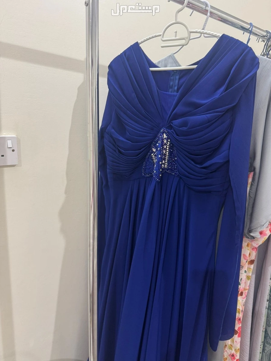فساتين سهرات نظيف لبس مرة واحدة في بريدة بسعر 200 ريال سعودي