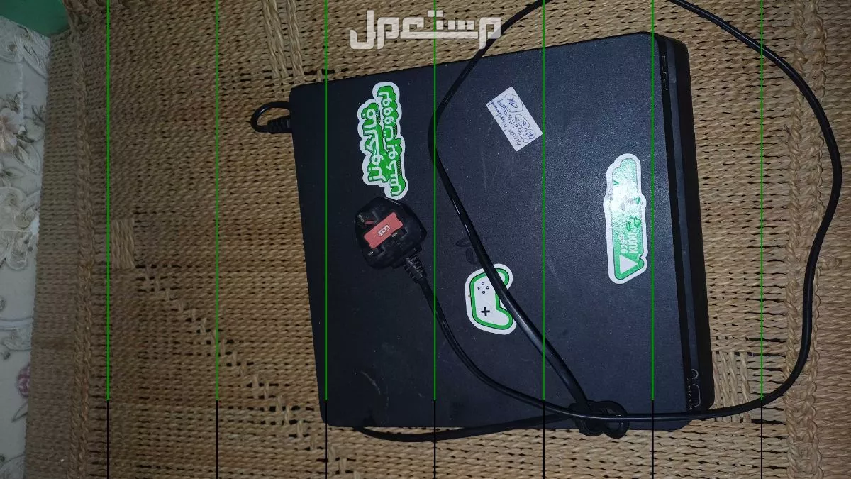 جهاز ps4 slim مستعمل  مساحه جهاز 512gb يوجد  سلك كهربا فقط