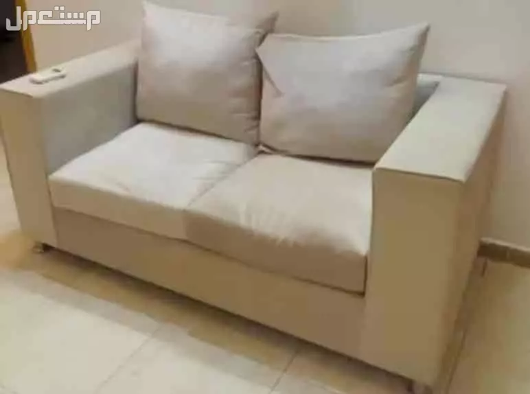 للبيع مكيف نظيف شباك + كنب .. بيشة جنوب المدينة  في بيشة بسعر ألف ريال سعودي