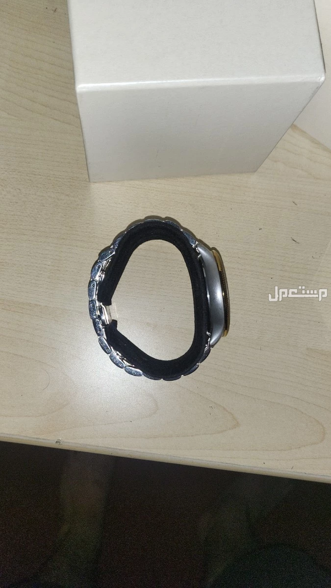 ساعة امبوريو ارماني للبيع مستخدمه شبه جديده في الدمام بسعر 100 ريال سعودي و ساعة بوليس جديدة اسود مطفي