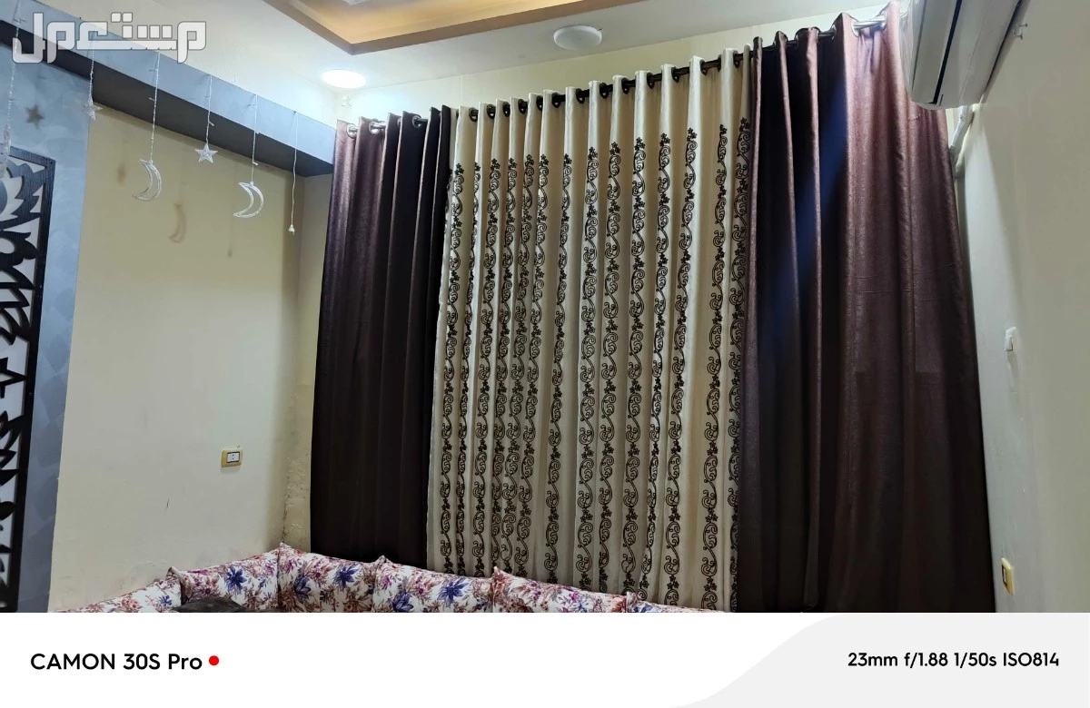 مقعد عربي للبيع مع الطاولة و الرداي و الجسر