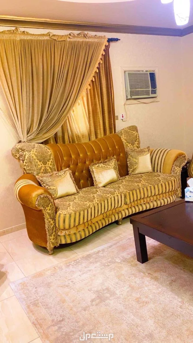 كنب 12 مقعد وستارتين للبيع 1800