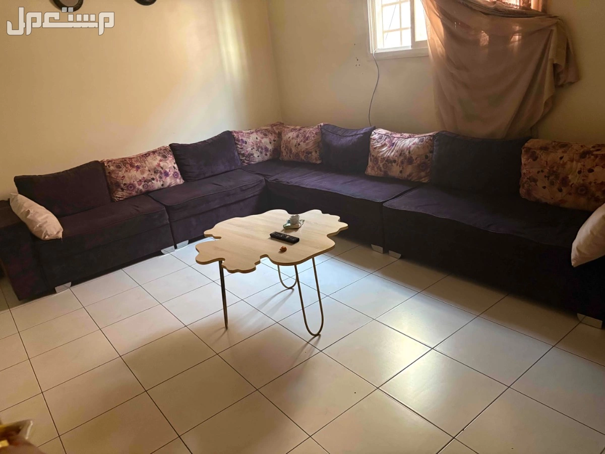 شرق الرياض المنار حي القنفذه اثاث متفرق للبيع بحالة جيده السعر لاعلى سوم يوجد سجاد بنفسجي مع الكنب