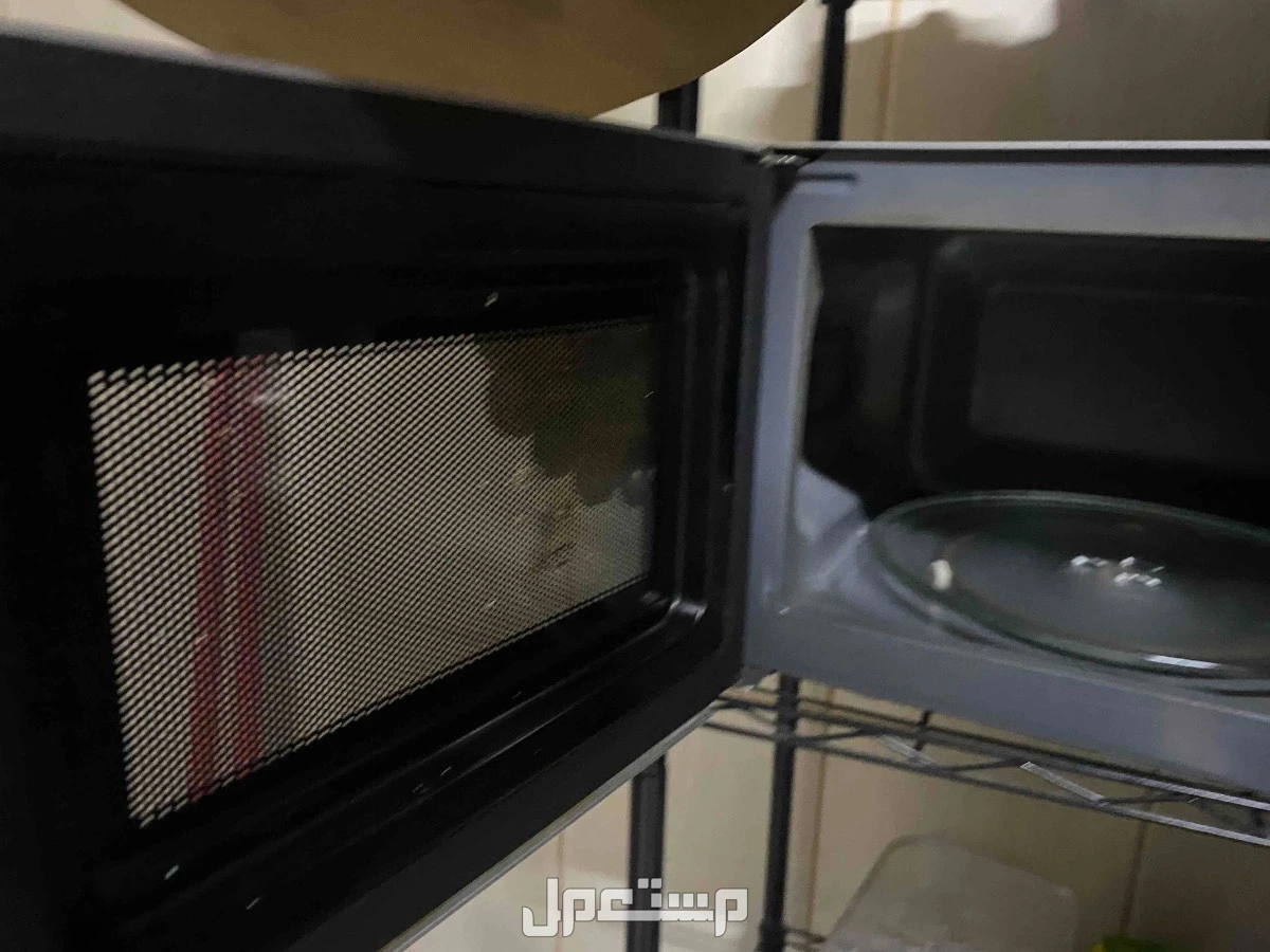 ميكرويف للبيع سهل الاستخدام نظيف  في الرياض بسعر 150 ريال سعودي تواصل رقم واتس  المدينة الرياض حي الروابي