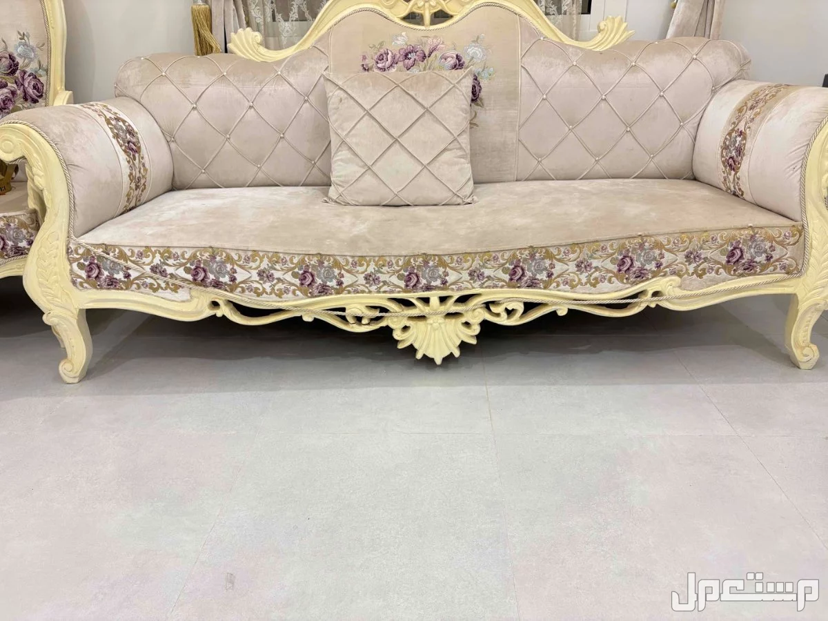 طقم كنب 6 قطع بحاله جيده البيع مستعجل  الموقع مكة ولي العهد