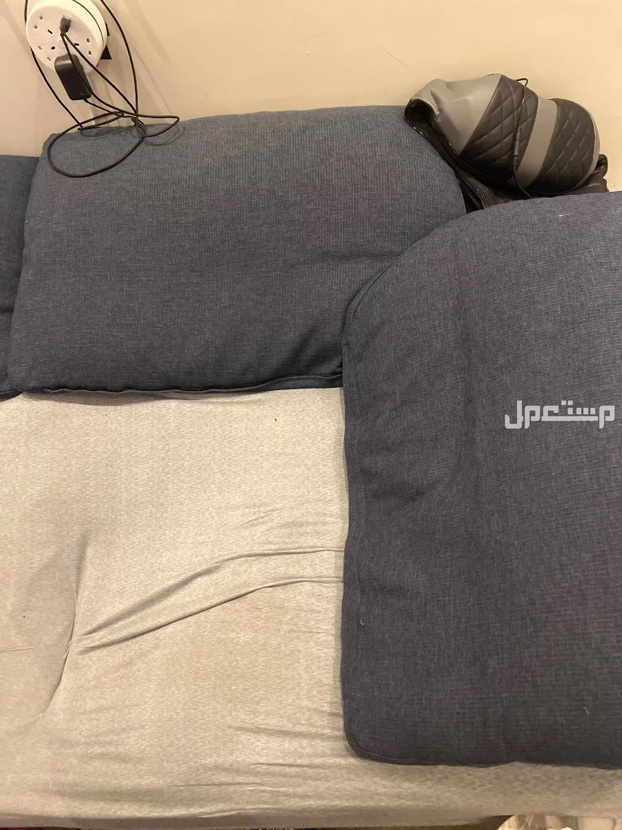 كنب من قطعتين من الريش مريحه جدا وواسعه وكبيره للبيع بسعر 500 للصامل فقط بالخبر