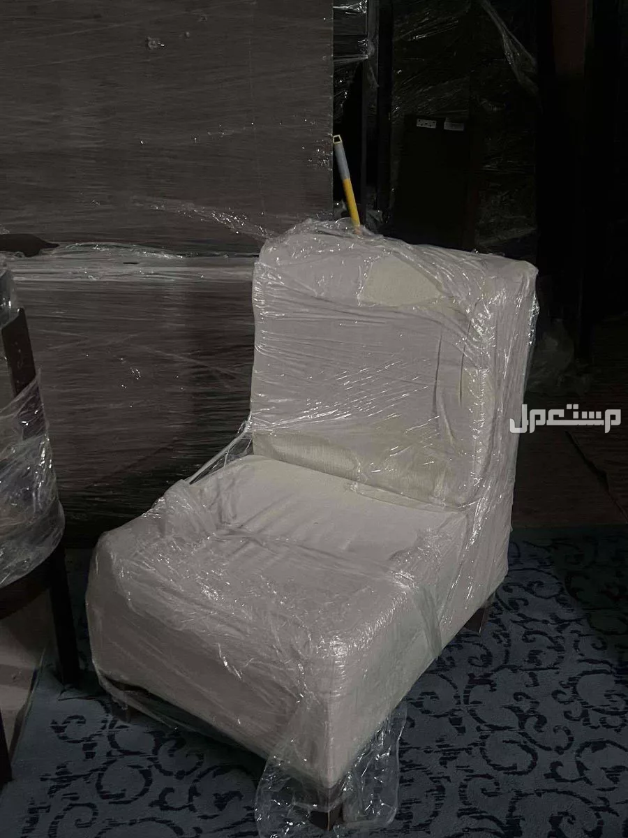 2 كنب مفرد مع طاوله ب300 ريال في الخبر