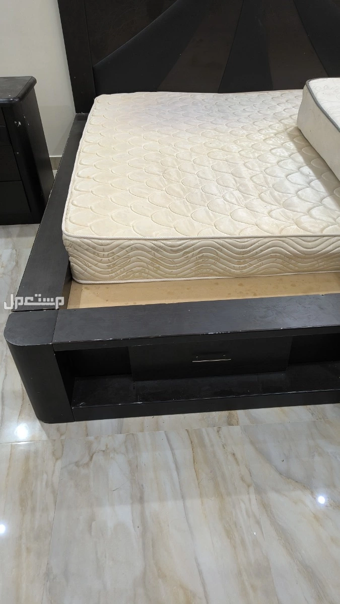 للبيع فرش شقه كامل للبيع في الرياض