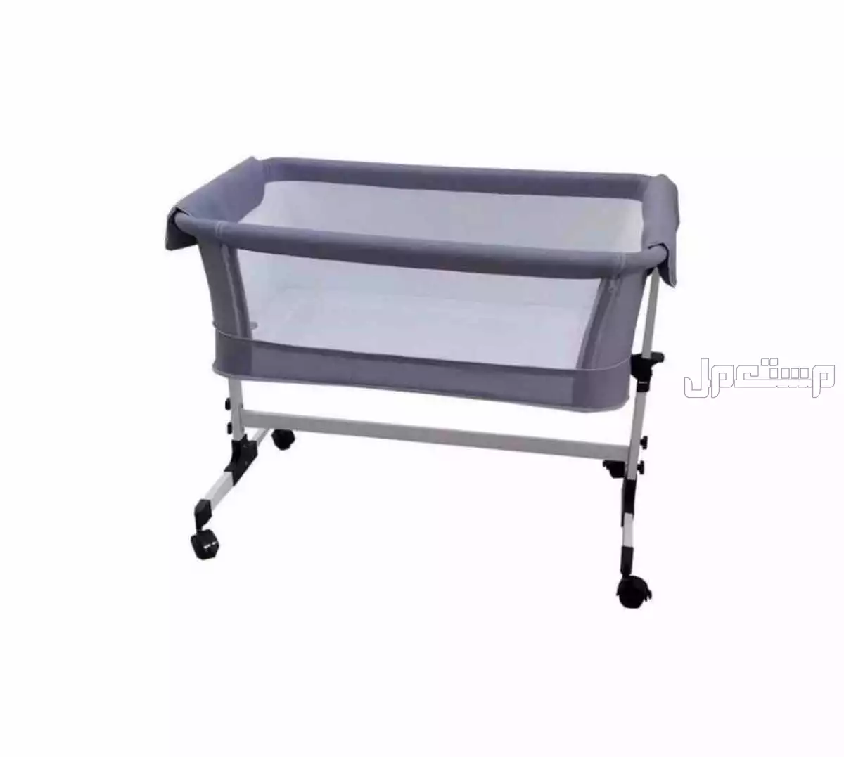 سرير أطفال جانبي ومقعد للطفل للأكل