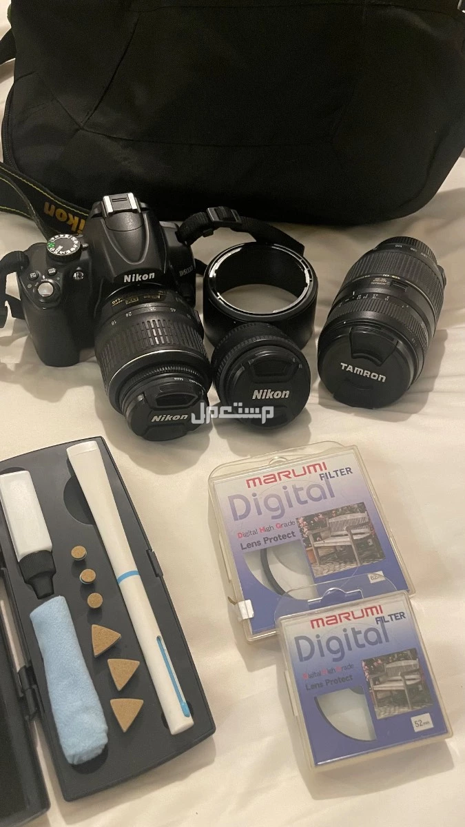 للبيع معدات تصوير احترافية بحالة نظيفة جدًا: 	•	كاميرا Nikon D5000 مع عدسة 18–55 مم