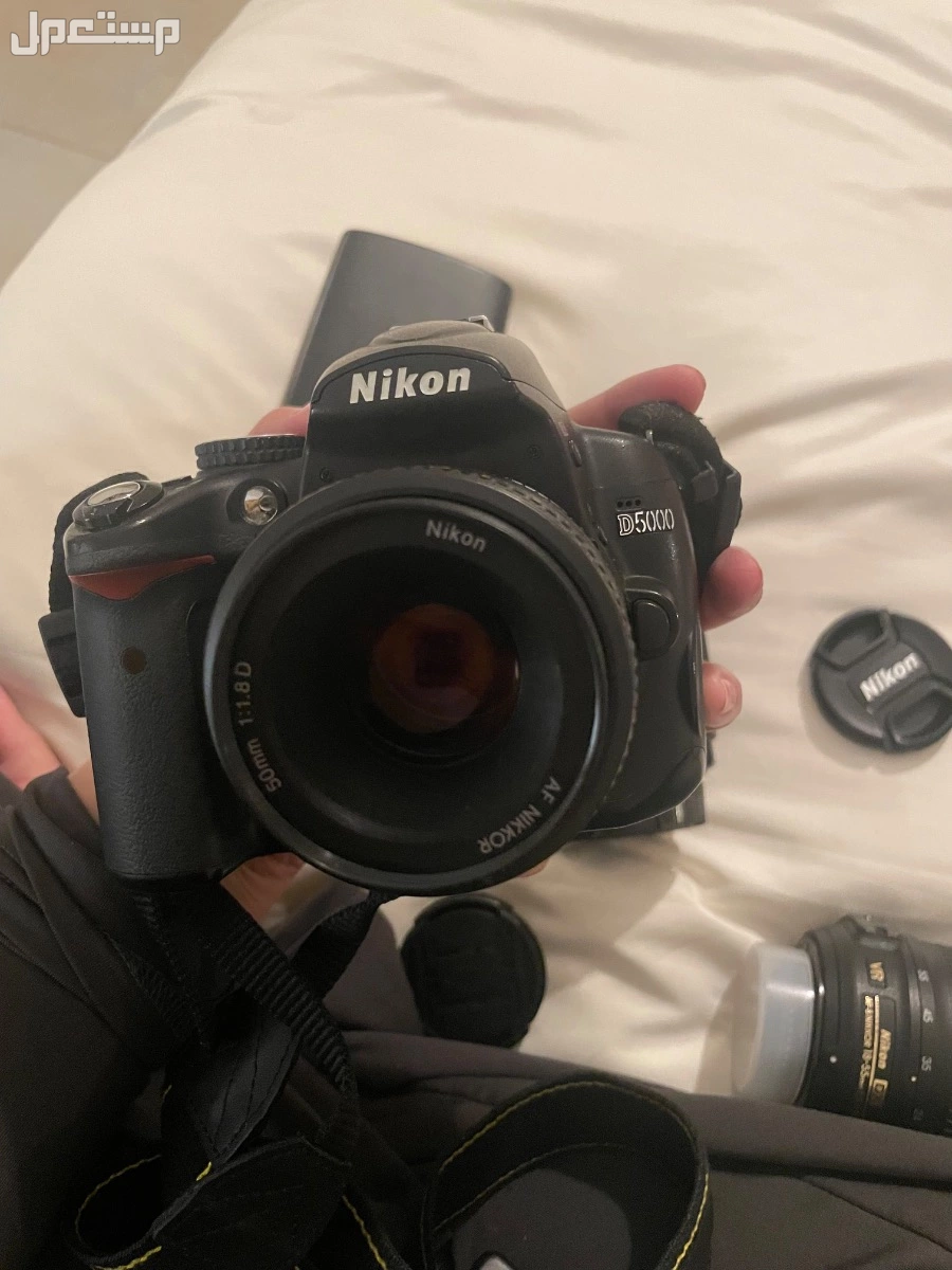 للبيع معدات تصوير احترافية بحالة نظيفة جدًا: 	•	كاميرا Nikon D5000 مع عدسة 18–55 مم