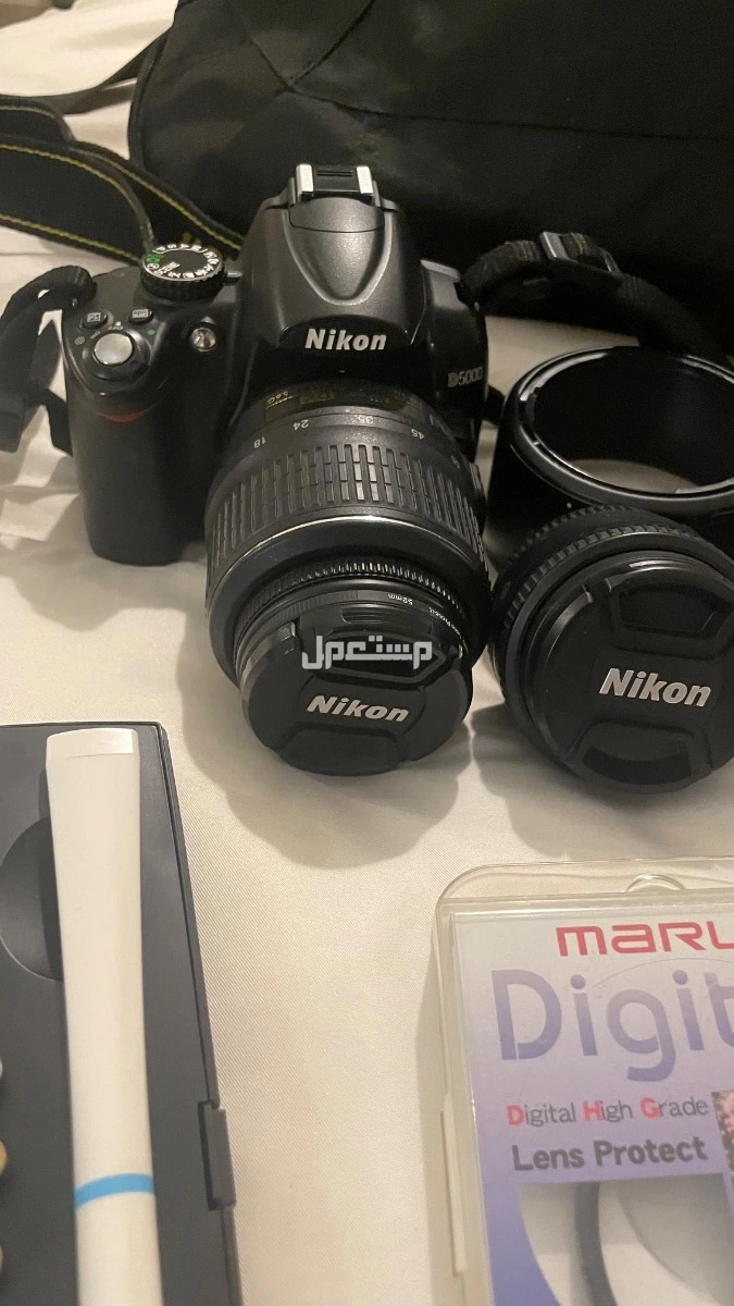 للبيع معدات تصوير احترافية بحالة نظيفة جدًا: 	•	كاميرا Nikon D5000 مع عدسة 18–55 مم