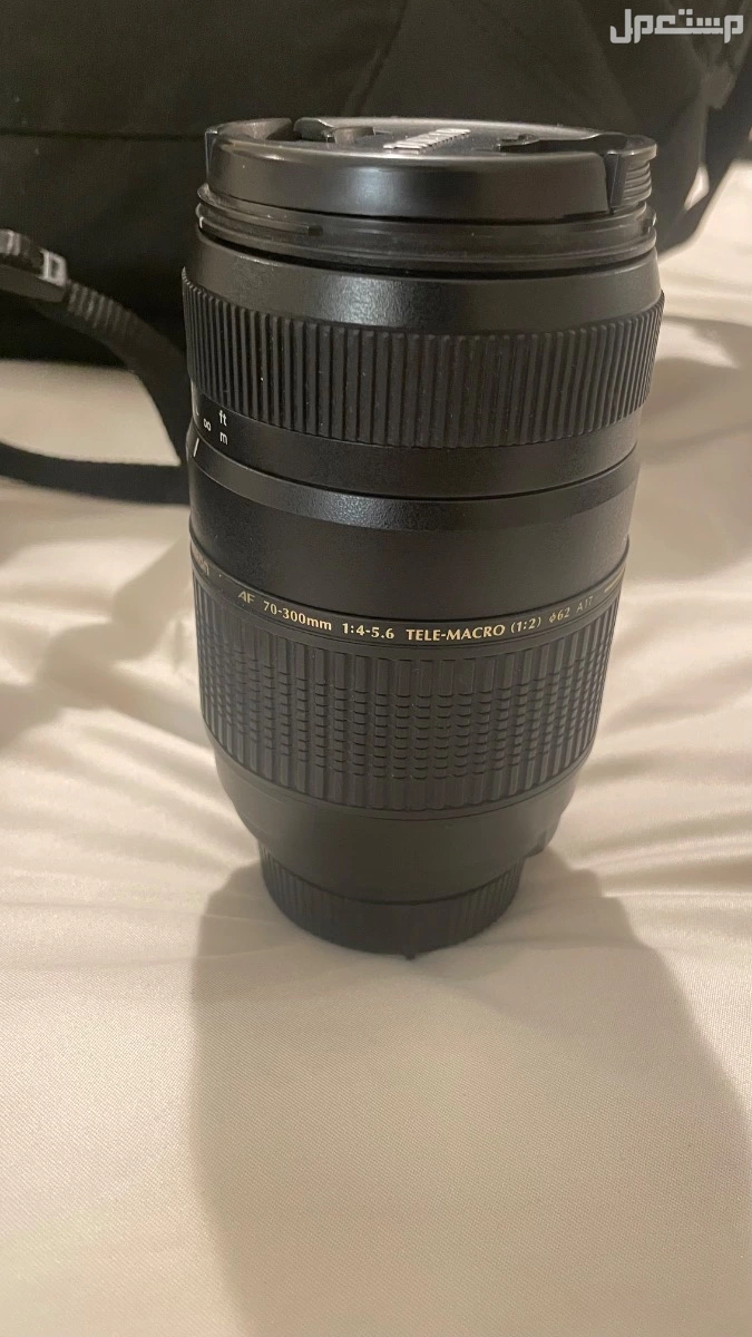 للبيع معدات تصوير احترافية بحالة نظيفة جدًا: 	•	كاميرا Nikon D5000 مع عدسة 18–55 مم