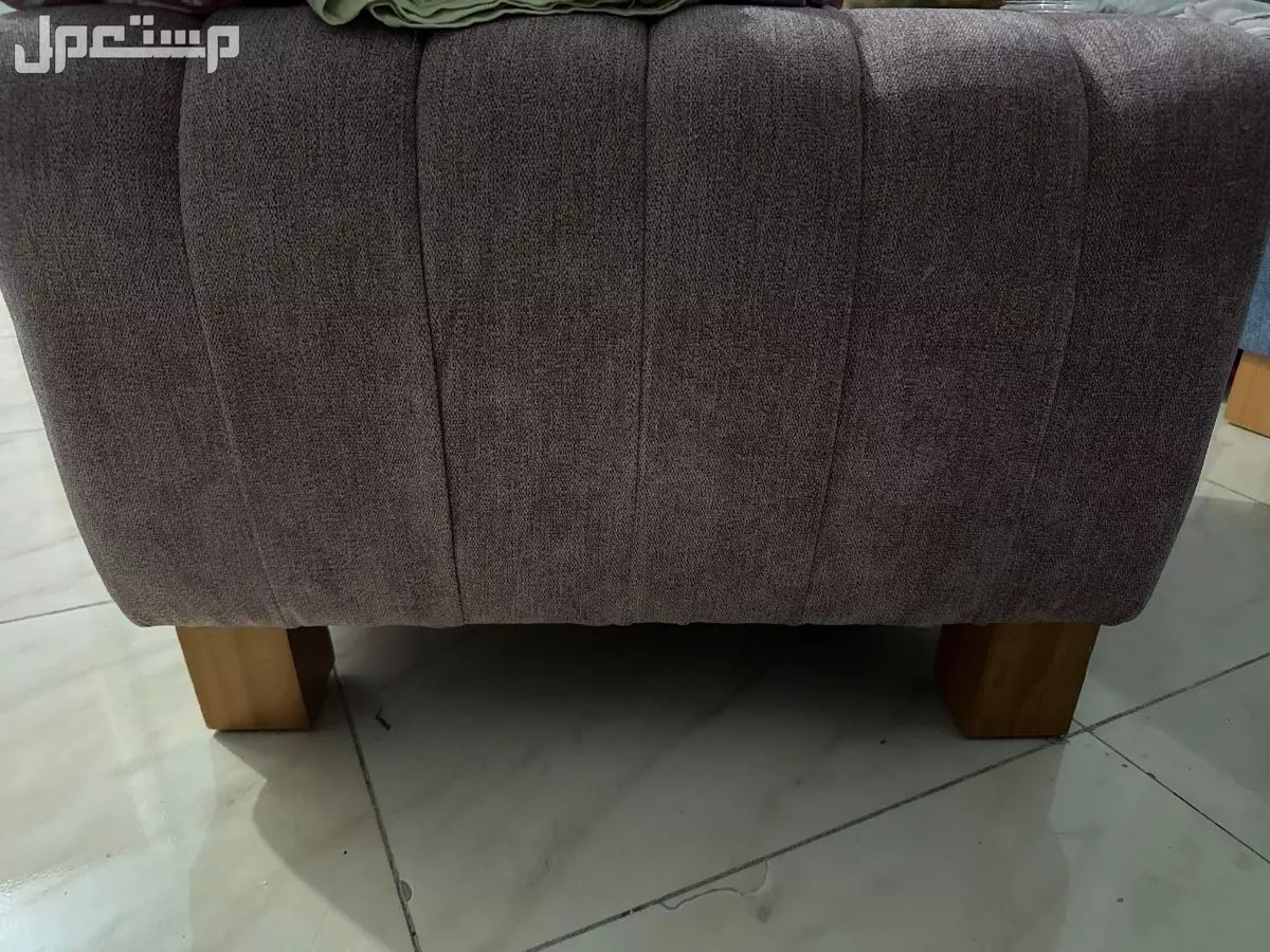 للبيع كنب 7 افراد شبه جديد  في جدة بسعر 700 ريال سعودي