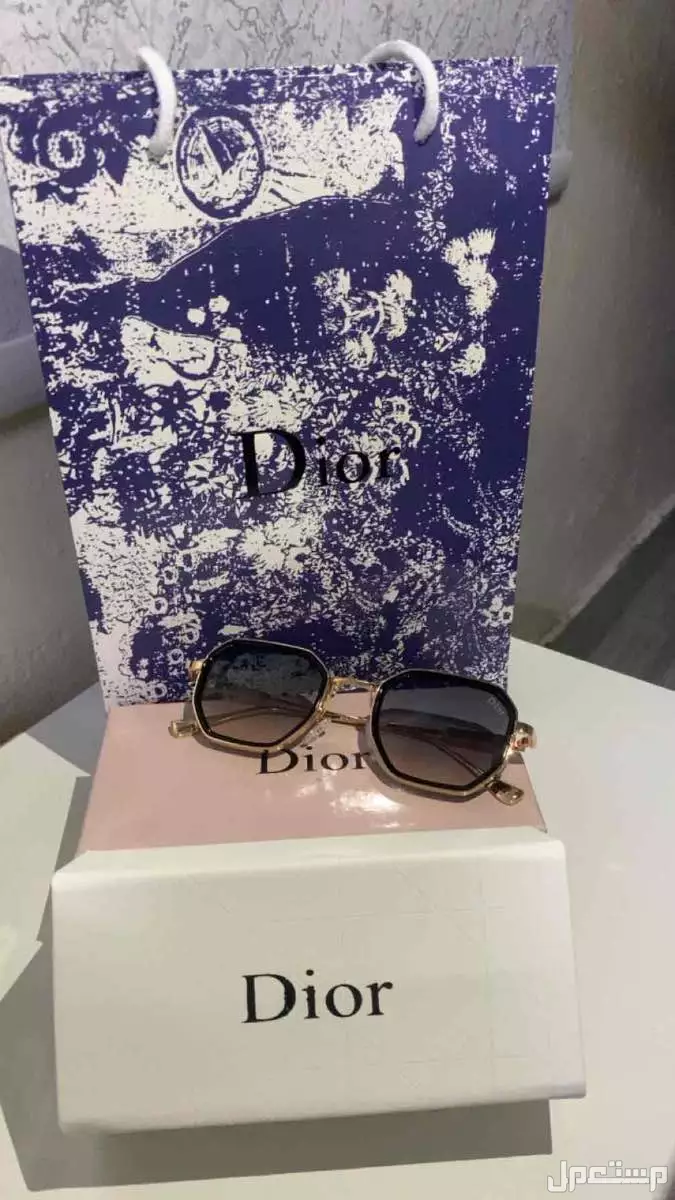 نظاره كارتير و نظاره ديور ومحفظة ضلويس فيتون للبيع  ا في مكة المكرمة بسعر 150 ريال سعودي