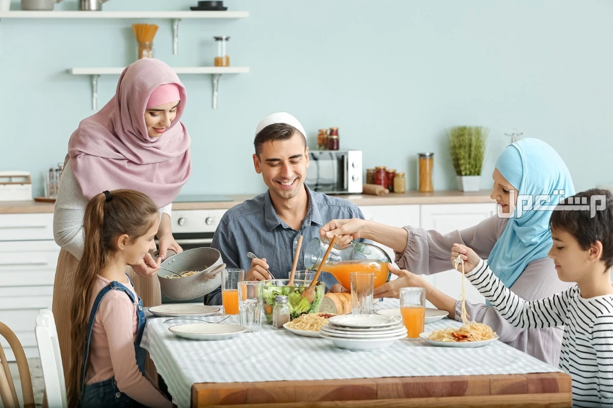 أجمل عبارات عند زيارة الأهل والأقارب 2025: مؤثرة وقصيرة عبارات شكر وامتنان للعائلة
