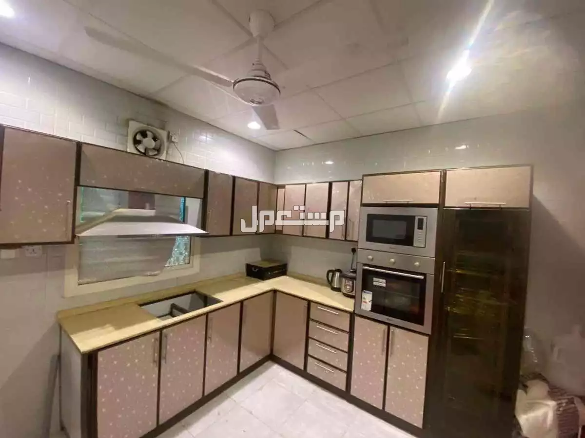 دولاب مطبخ بدون ميكرويف وفرن للبيع في جدة بسعر ألف ريال سعودي