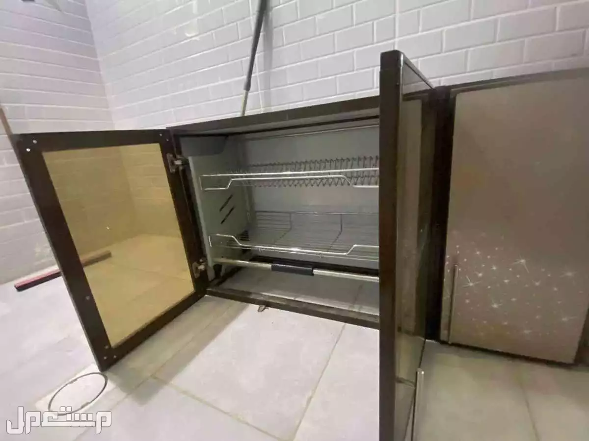 دولاب مطبخ بدون ميكرويف وفرن للبيع في جدة بسعر ألف ريال سعودي