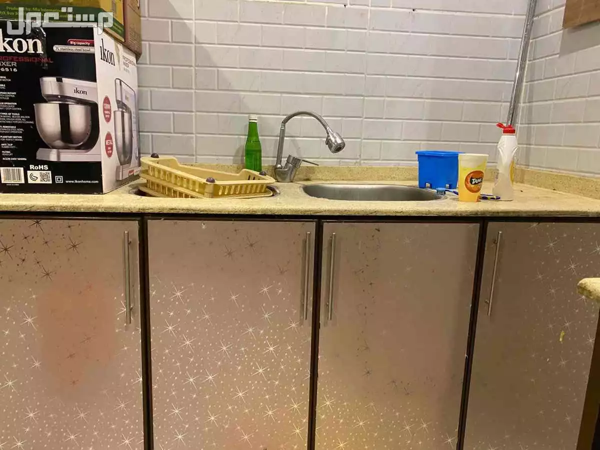 دولاب مطبخ بدون ميكرويف وفرن للبيع في جدة بسعر ألف ريال سعودي