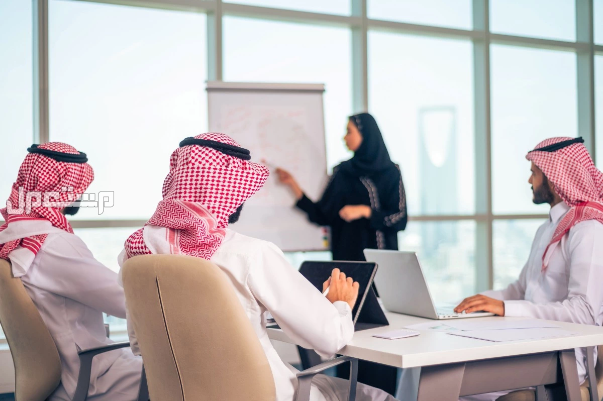 أجمل عبارات تهنئة بمناسبة ترقية في العمل.. تهاني رسمية وشخصية مميزة رسالة تهنئة على ترقية في العمل