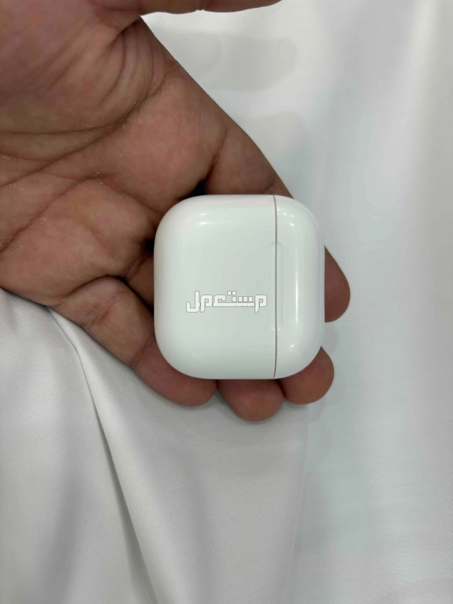 للبيع سماعات ابل ايربودز 4 مستعمل نظيفه