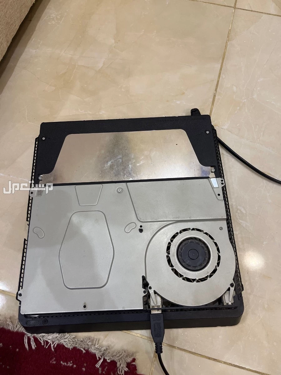 للبيع سوني 4 سليم بسعر 400 في المدينه المنورة