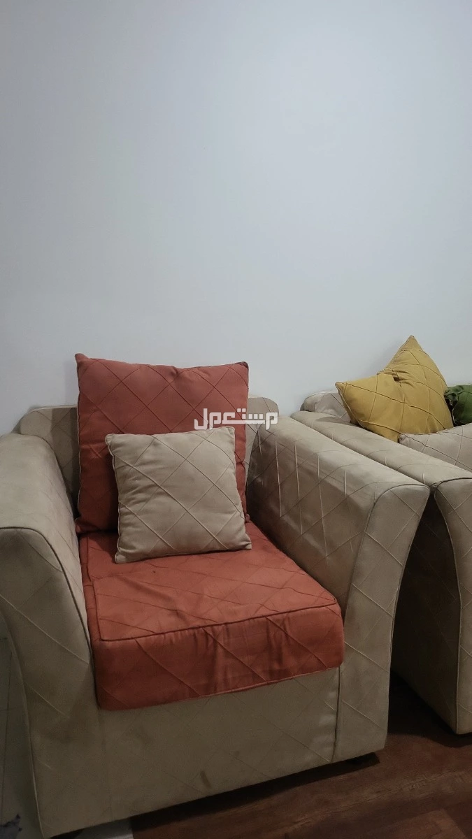 كنب تسعه انفار اثنين فردي واثنين لشخصين وواحده تكفي 3 جده 300 ريال في جدة بسعر 400 ريال سعودي جده كنب